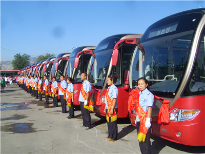 31路线开通剪彩仪式.jpg